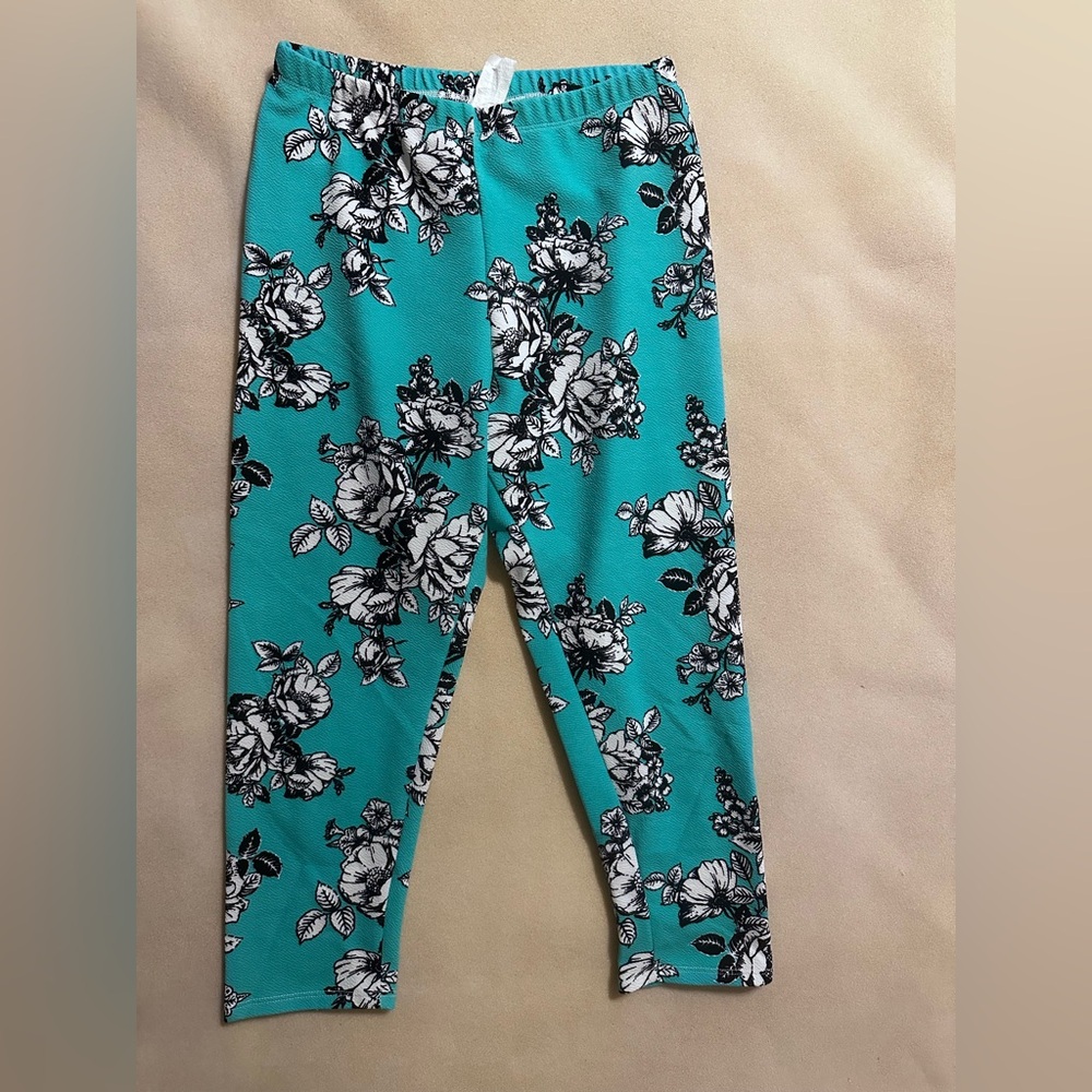 #1104 Floral Ladies‎ Cropped Leggings Size Large